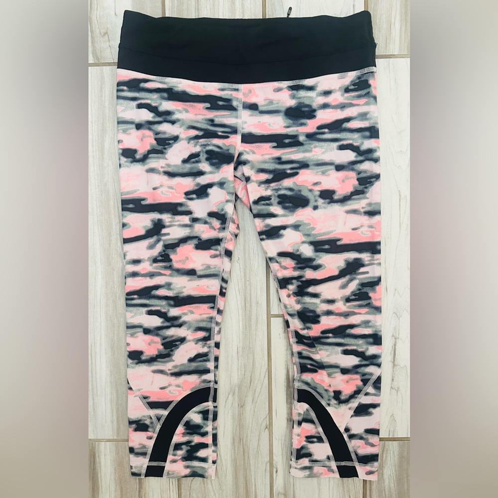 Lululemon, Wunder  Under Cropped, Blooming Pixie, 8